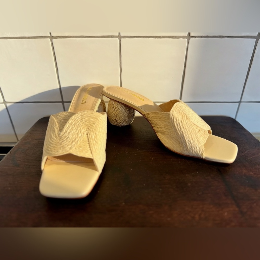 Fashion Nova Coronado Women's Beige Woven Mules sz 8.5 - Picture 3 of 3